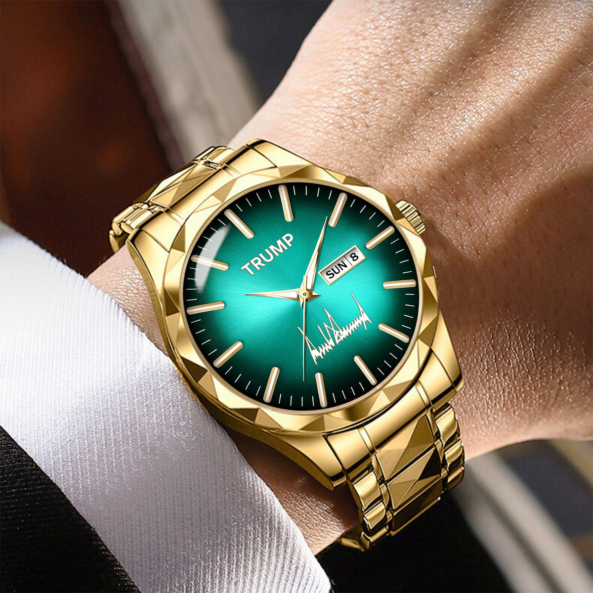 TRUMP Watch 2026 Luxury Gold – Emerald Green Sunburst Dia