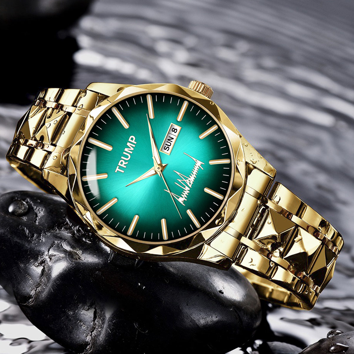 TRUMP Watch 2026 Luxury Gold – Emerald Green Sunburst Dia