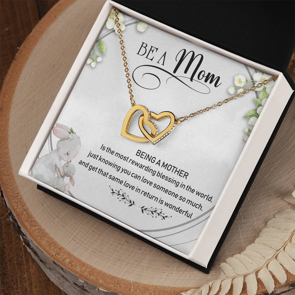 Be A Mom Interlocking Hearts Necklace Message Card