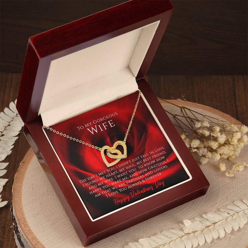 To My Wife - I Am In Love With You Forever Interlocking Hearts Necklace